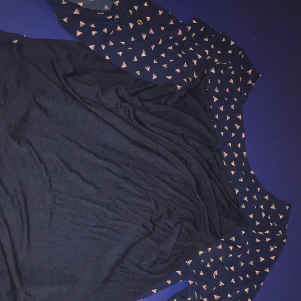Navy blue triangle top mid sleeve